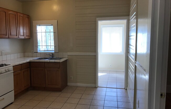 3 beds, 2 baths, $3,300