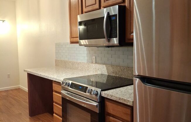 3 beds, 2 baths, $2,495, Unit Unit #1914