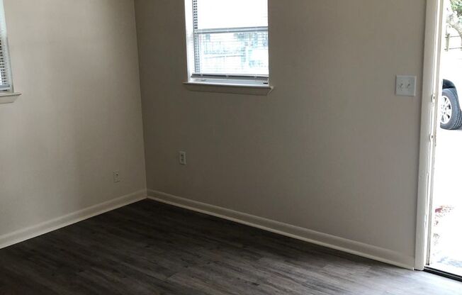 2 beds, 1 bath, $1,300