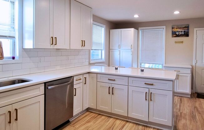 Charming updated 3 bedroom/2 bath in Selwyn Park with off street parking