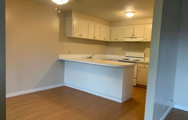 2 beds, 1 bath, 850 sqft, $1,250, Unit #7