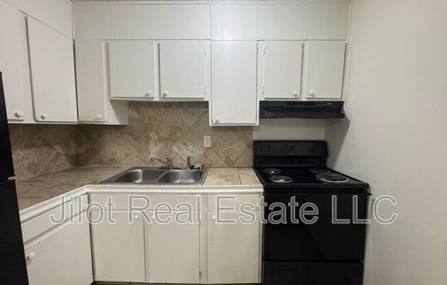 2711 Fairlee Drive Unit C3