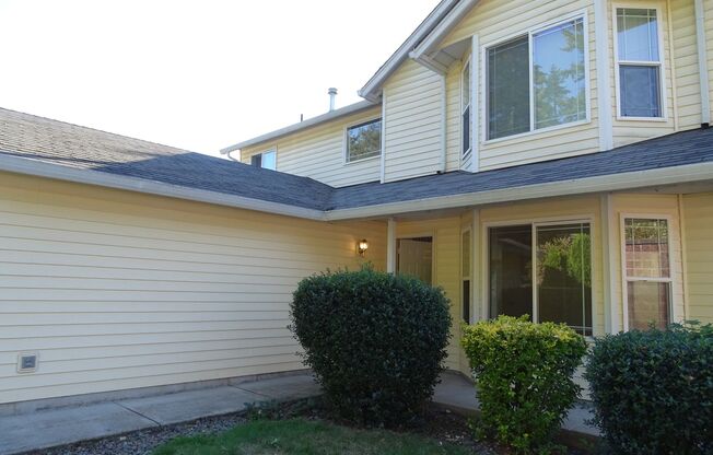 Beautiful 2-Story 3-Bedroom Home in the Heritage Neighborhood for Rent - 8204 NE 153rd Ct