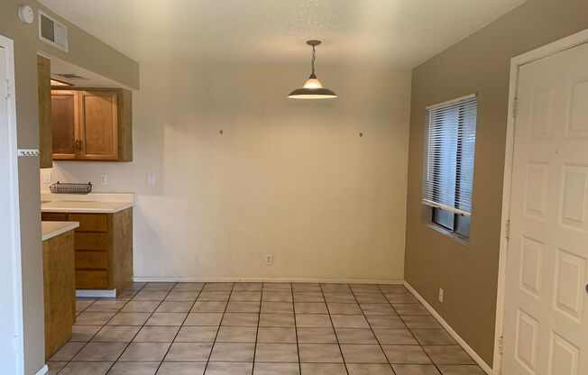 Wonderful 2 bedroom 1.5 bath unit in Chandler -- COMING SOON