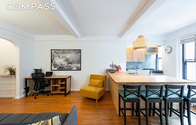 339 E 58 ST