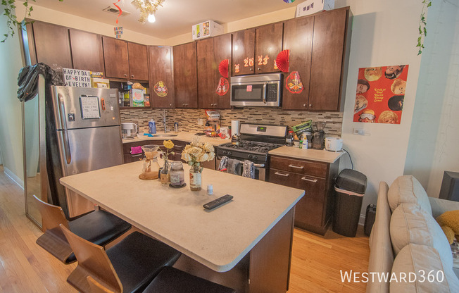 2110 W 18 ST
