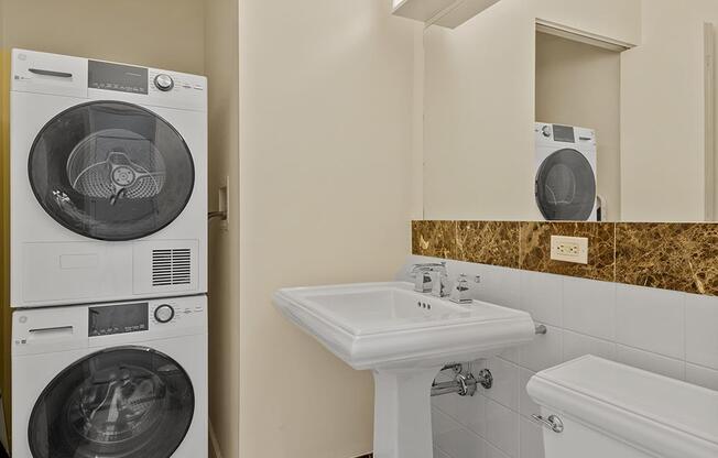 1 bed, 1.5 baths, 902 sqft, $4,800, Unit 1E