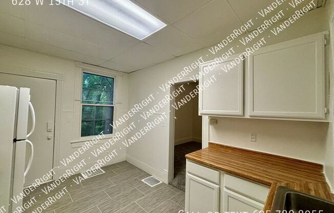 628 W 15 ST