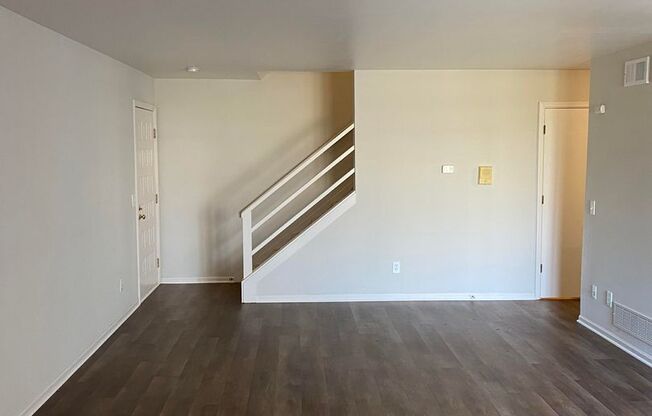 2 beds, 1.5 baths, 1,150 sqft, $1,915, Unit 4