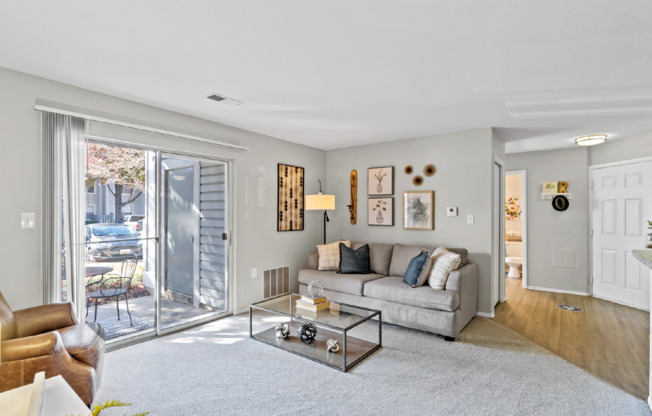 1 bed, 1 bath, 865 sqft, $1,870, Unit 387