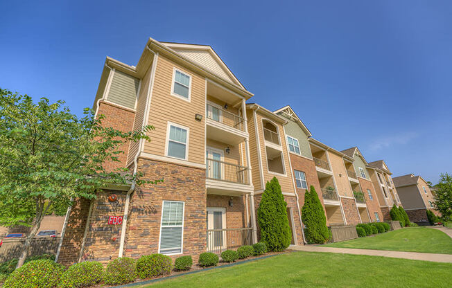 Elegant Exterior View Of Property at Chenal Pointe at the Divide, Little Rock