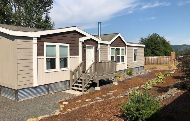 **Move in Special** $300 off 1st Month's rent! 3 Bedroom 2 Bath Gem in Trout Lake, WA