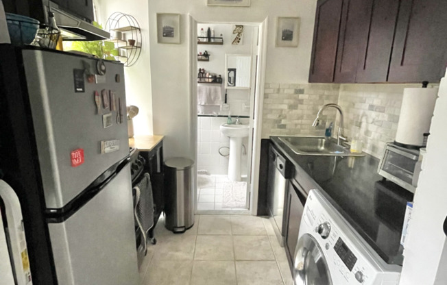 338 E 65 ST