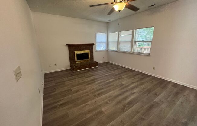 1715 GOLDEN HTS CT