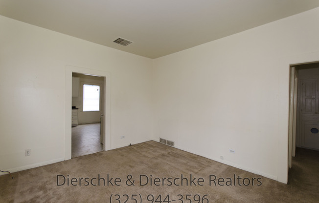 Affordable 2 bedroom home CLOSE ACCESS TO LOOP 306!