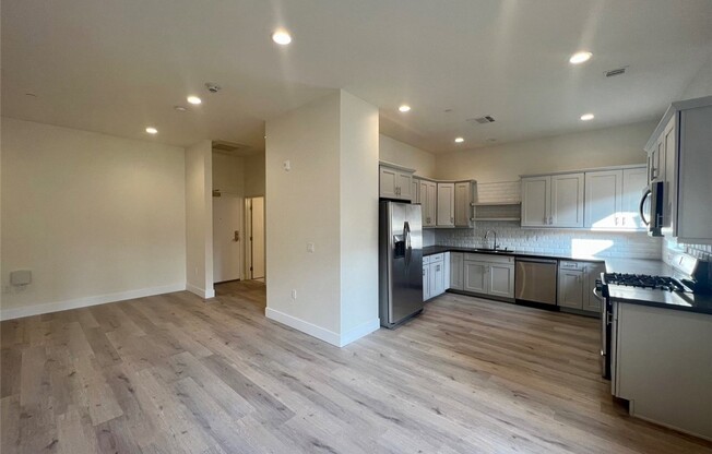 Studio, 1 bath, 713 sqft, $1,995, Unit 609