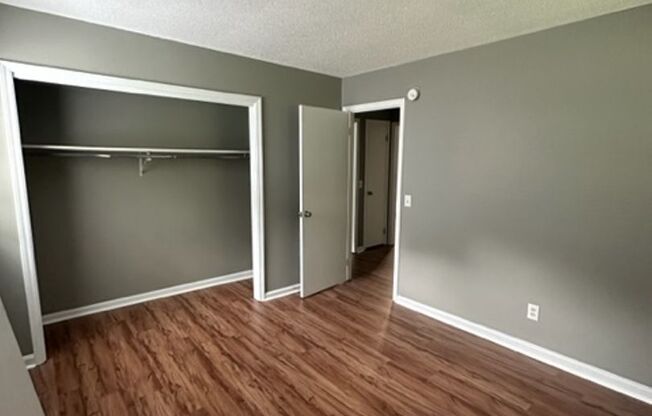 2 beds, 1 bath, 770 sqft, $1,200, Unit Cedar Lane 204