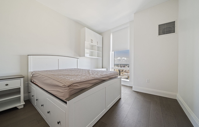 3 beds, 3 baths, 1,989 sqft, $16,800, Unit 5112