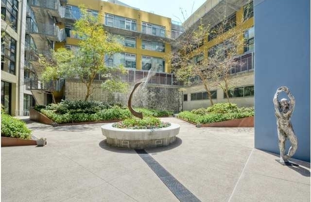 1 bed, 1 bath, $2,500, Unit #322