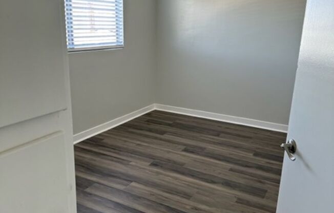CHARMING 1 BEDROOM 1 BATH IN LONG BEACH