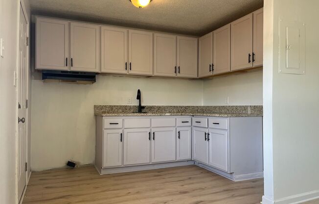 2 beds, 1 bath, $1,100, Unit 28-D