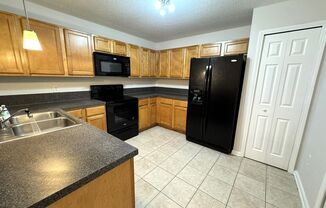 3 beds, 2 baths, $1,395, Unit Unit 207