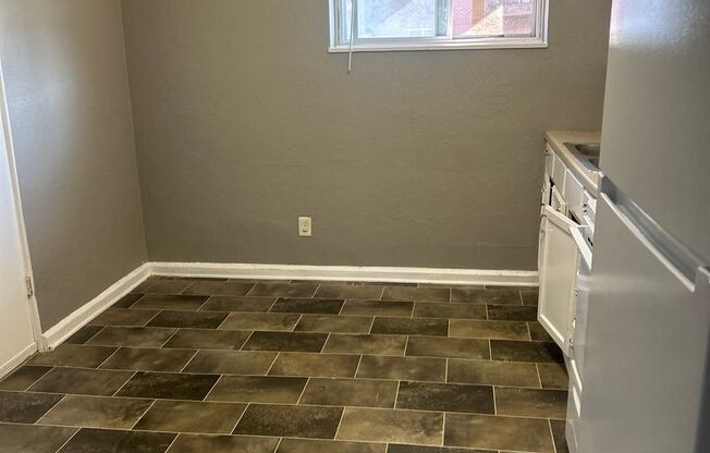 2 beds, 1 bath, 750 sqft, $1,020, Unit B07 1060 01