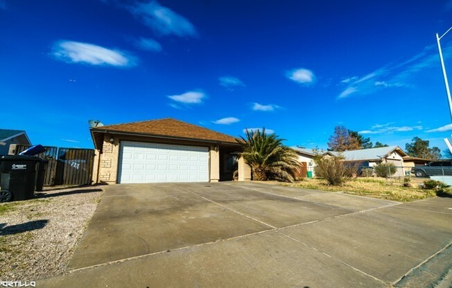 Nice 3 bedroom 2 bath home on large lot in Henderson with no HOA!