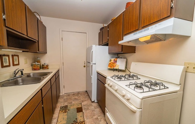 Fully Equipped Kitchen at Glen Oaks Apartments, Muskegon