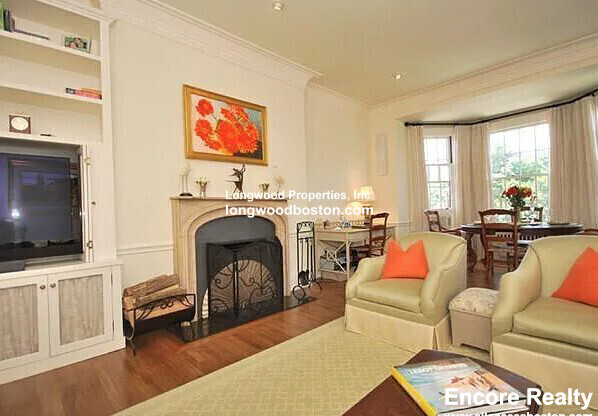318 COMMONWEALTH AVE