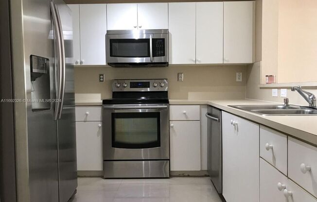 3 beds, 2 baths, $3,000, Unit # UNIT 13