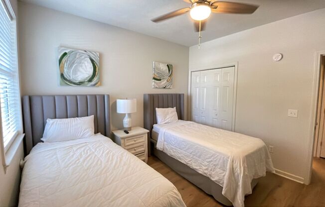 2 bedroom/2 bath furnished condo in River Oaks - SPECIAL!  1/2 off rent, 2nd month with signed lease