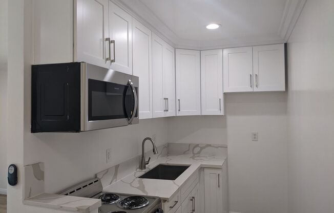 1 bed, 1 bath, 700 sqft, $1,895, Unit 27