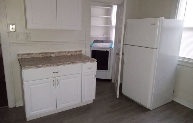 3 beds, 1 bath, 1,000 sqft, $1,625, Unit B