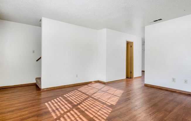 2 beds, 2.5 baths, 1,250 sqft, $850, Unit 701