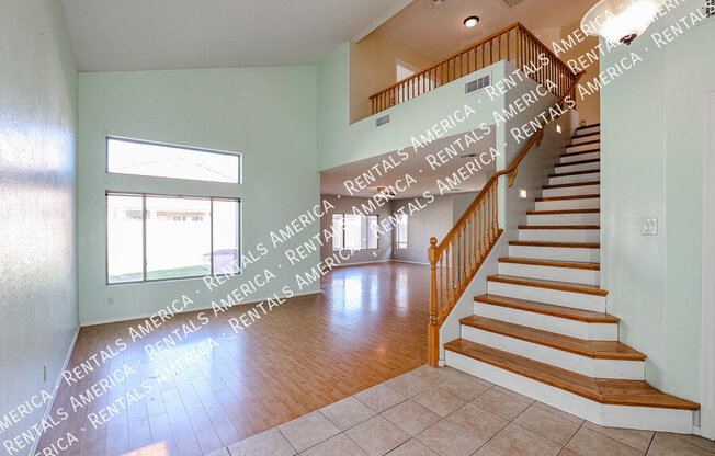 8818 W HILTON AVE