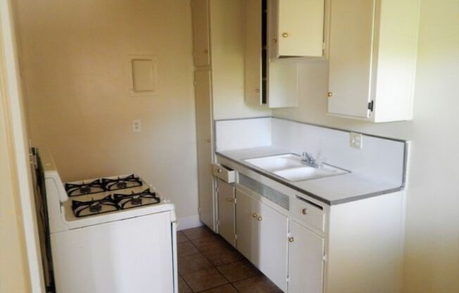 Studio, 1 bath, 554 sqft, $1,350, Unit #39