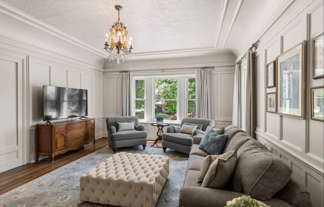 Beautifully Renovated Apartment in Historic Mansion