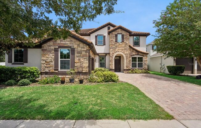 This spacious and charming 7-bedroom, 4.5-bathroom single-family home is located at 8701 Iron Mountain Trail Windermere, Florida 34786