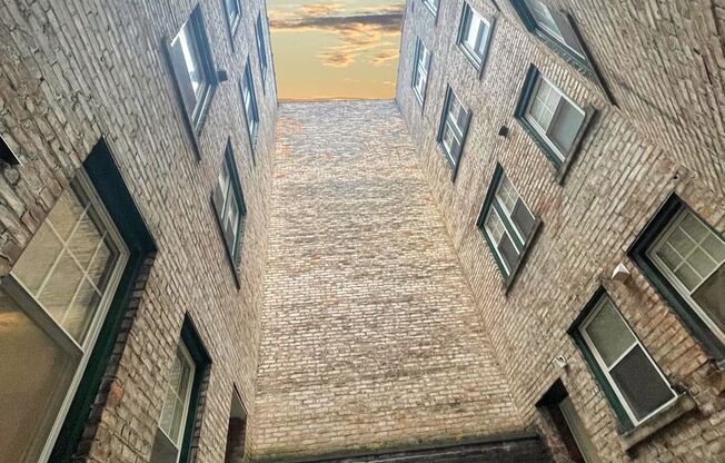 1 bed, 1 bath, 525 sqft, $1,475, Unit House