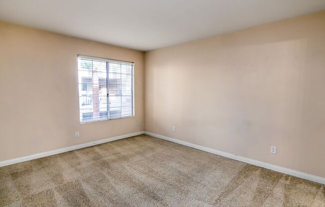 1 bed, 1 bath, 610 sqft, $2,095, Unit 5500 Owensmouth Ave #216