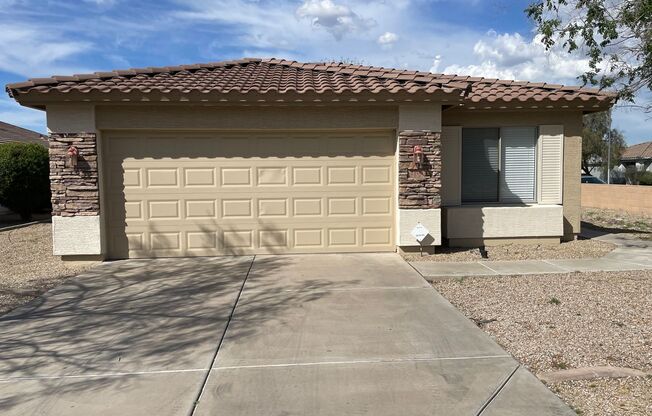Very Nice & Clean Single Level Home In Phoenix, Very Close To Ed and Verma Pastor Elementary School.