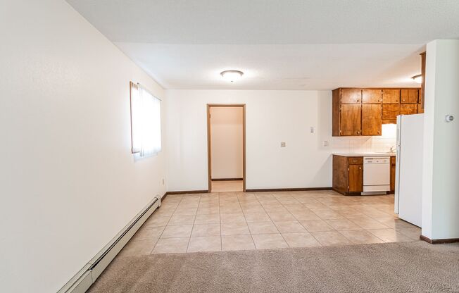 2 beds, 1 bath, 875 sqft, $815, Unit 5