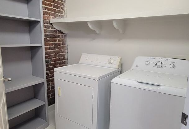 2 beds, 1 bath, 1,016 sqft, $2,650, Unit Suite 202