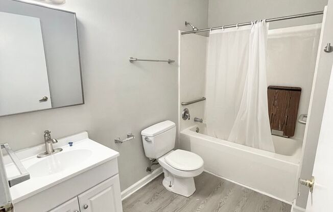Studio, 1 bath, $850, Unit 1720-02