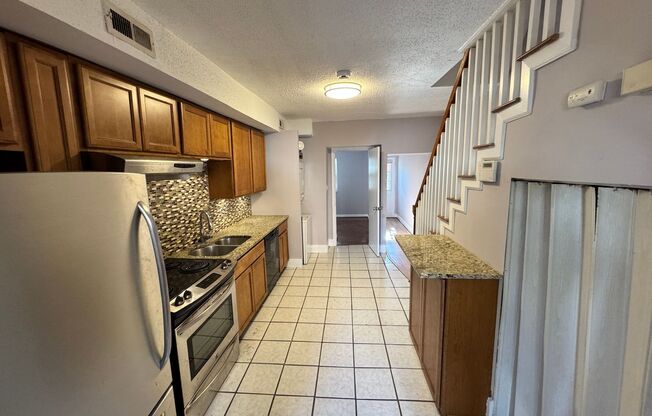 3 beds, 1 bath, $2,500