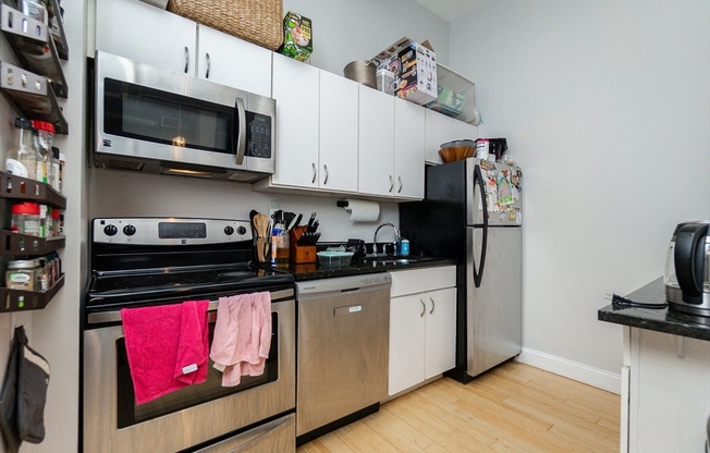 4 beds, 2 baths, 1,006 sqft, $6,750, Unit 404