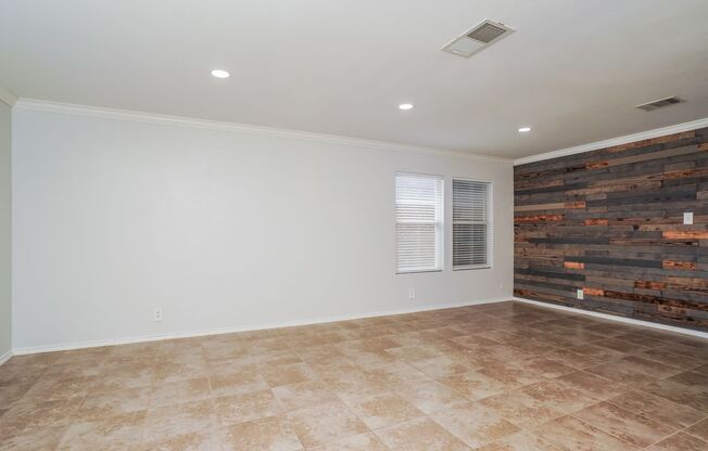 Large 5 Bedroom! $250 off the first full month!