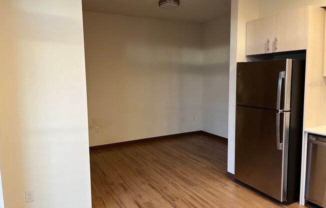 Studio, 1 bath, 310 sqft, $1,295, Unit 401