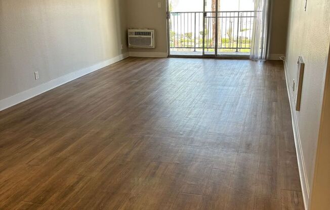 2 beds, 1 bath, 930 sqft, $2,600, Unit 076